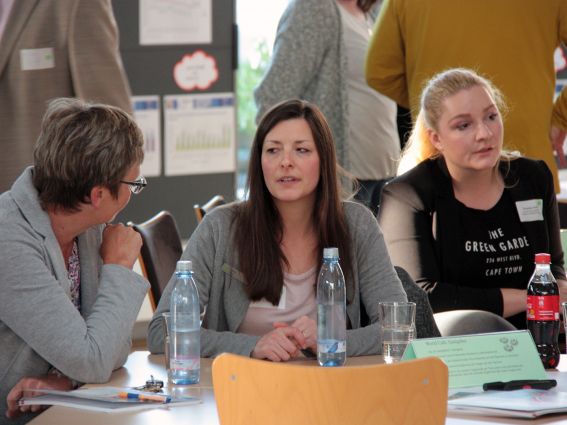 Berufsbildungs- und Integrationsbericht im Berufskolleg Schloß Neuhaus vorgestellt (© Foto: Kreis Paderborn Johanna Leifeld)